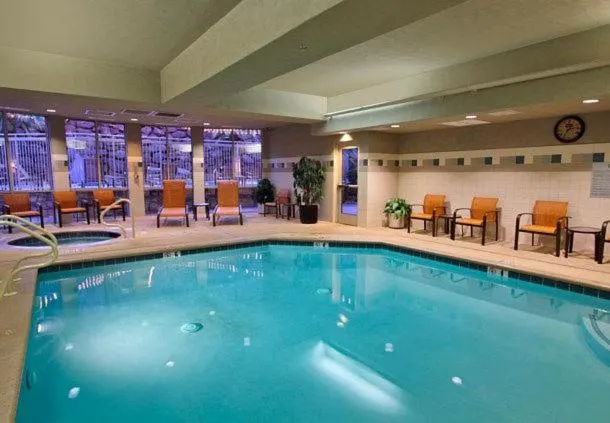 courtyard-by-marriott-indoor-pool